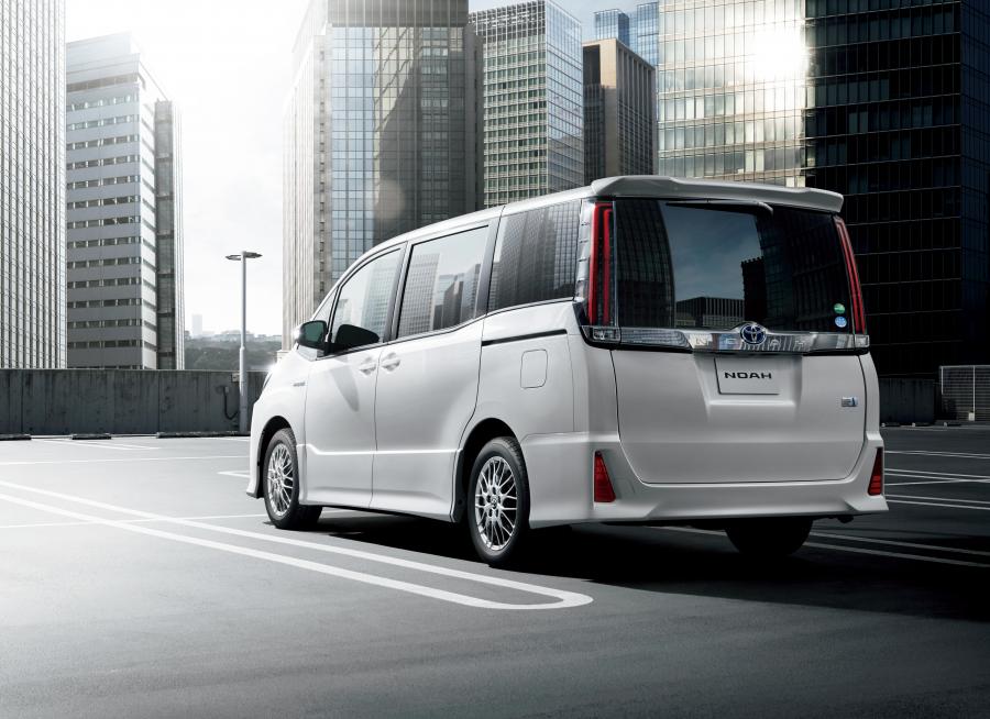  Toyota Noah Si Hybrid 2017 года  (фото 7 из 10)